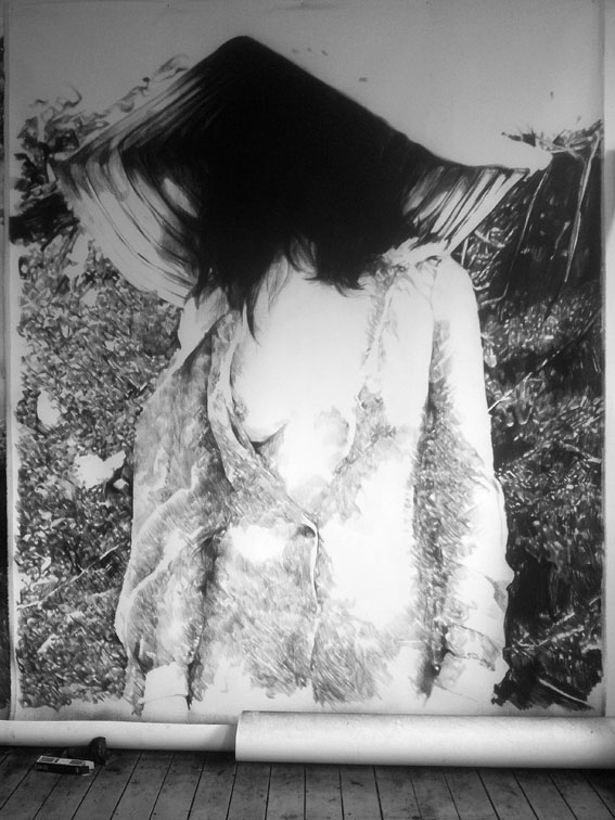 Anouk Griffioen - Visible in the Background