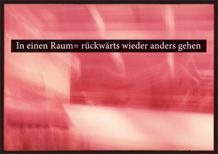 In einen Raum= rckwrts wieder anders gehen