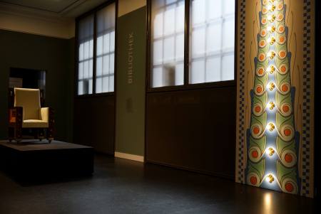 Der feine Schimmer. Zu Pfau und Perlmutt im Jugendstil