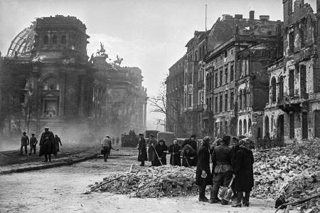 Berlin Mai 1945 — Valery Faminsky Ausstellung Berlin