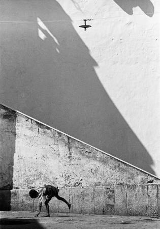 THOMAS HOEPKER   ALL AROUND THE WORLD - UNSEEN COLOR & EARLY BLACK AND WHITE Auktion Berlin